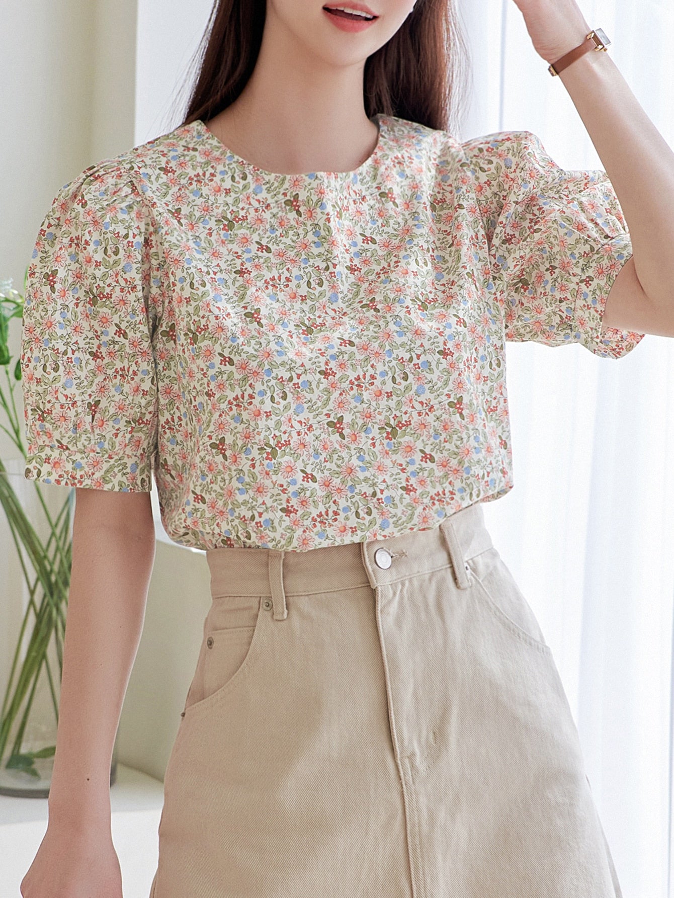 Blusa Botânica Com Mangas Bufantes E Parte Traseira Com Fechadura De Chave