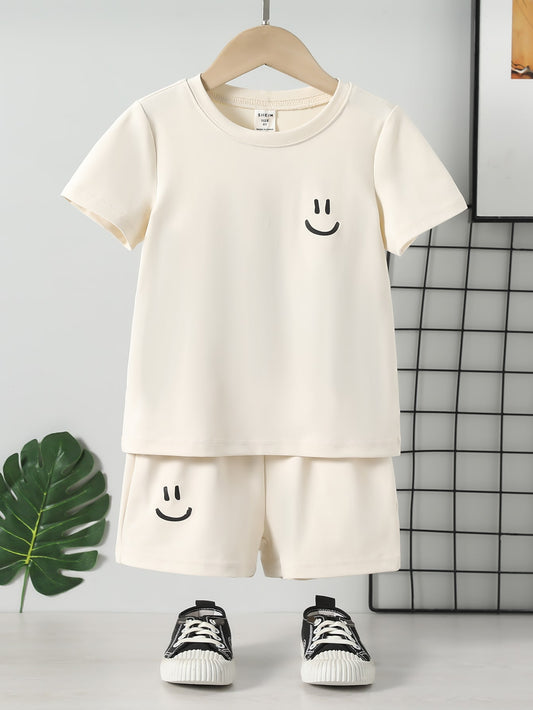 2 peças Jogo de camisa de manga curta e short estampado de cor sólida casual para meninos jovens com estampa de rosto sorridente, adequado para o verão, lazer, festas, uso diário, escola, viagens, encontros