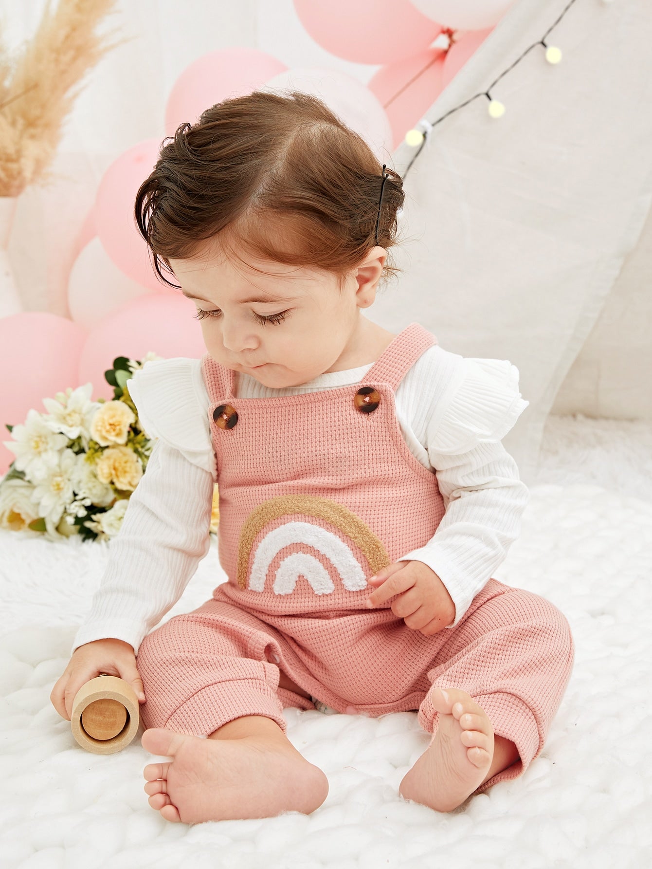 Blusa Com Babado Para Bebê Menina & Jardineira Com Estampa De Arco-íris