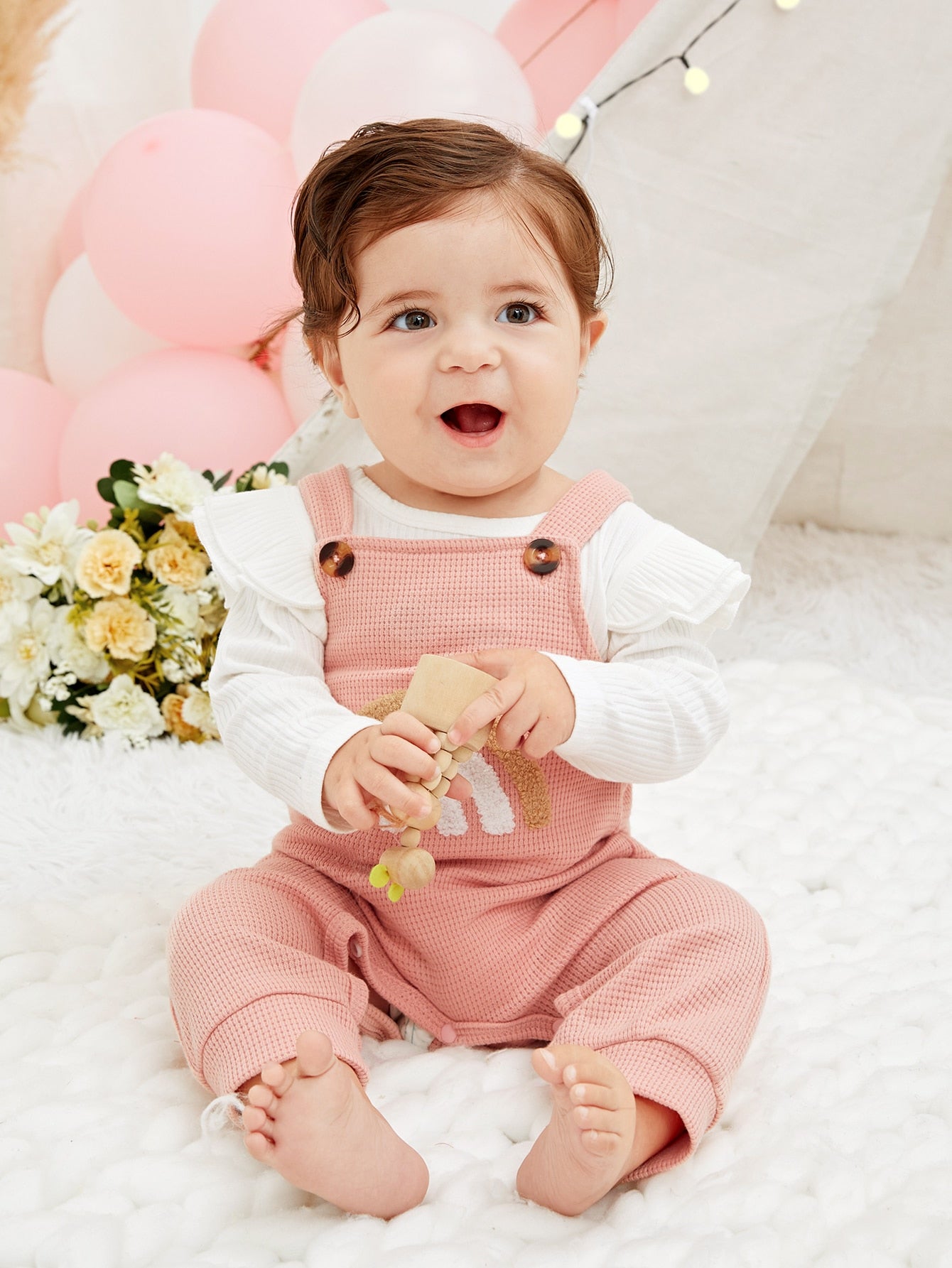 Blusa Com Babado Para Bebê Menina & Jardineira Com Estampa De Arco-íris