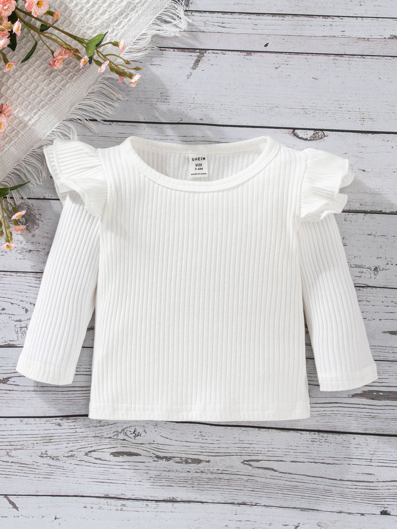 Blusa Com Babado Para Bebê Menina & Jardineira Com Estampa De Arco-íris