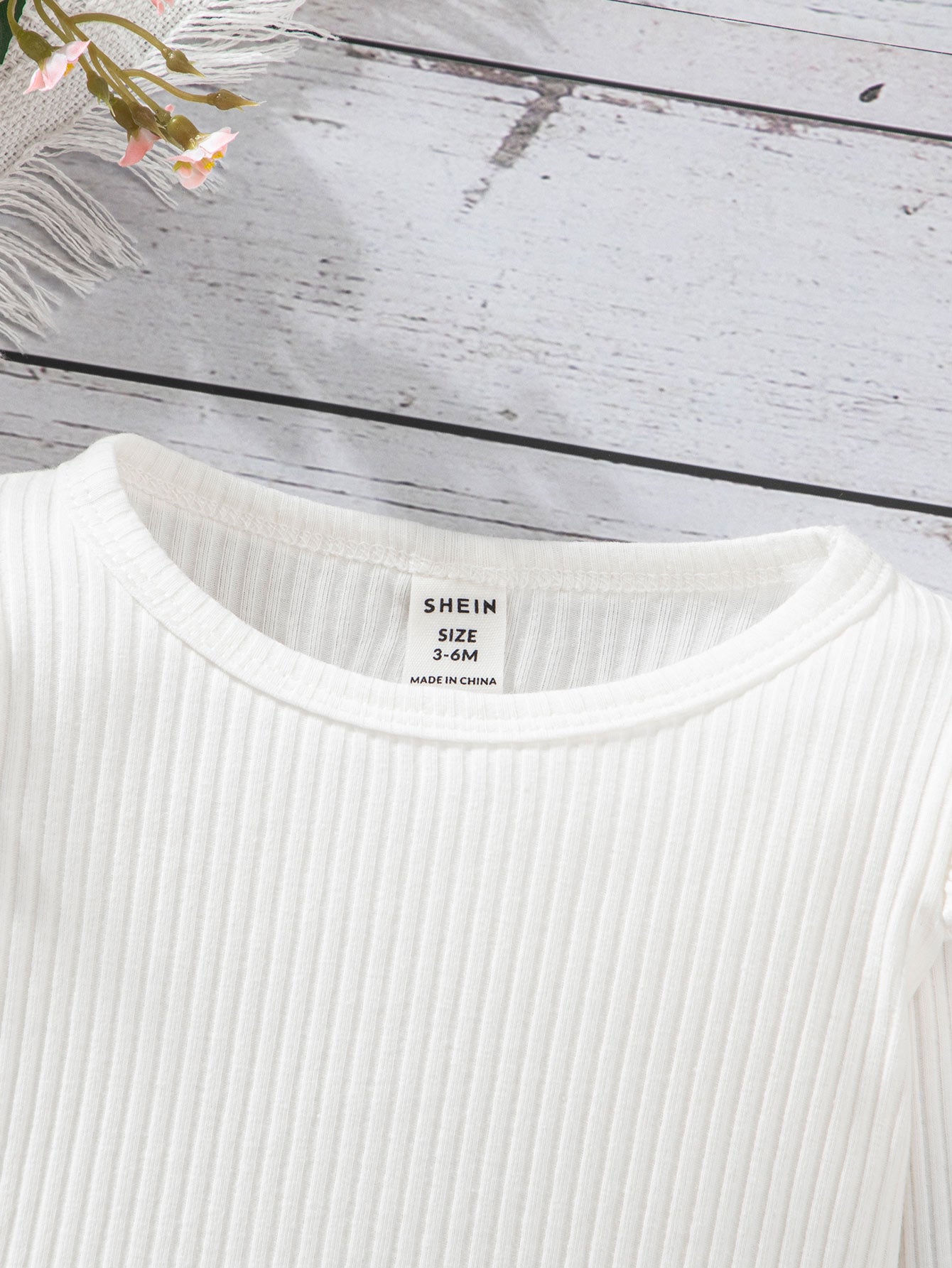 Blusa Com Babado Para Bebê Menina & Jardineira Com Estampa De Arco-íris