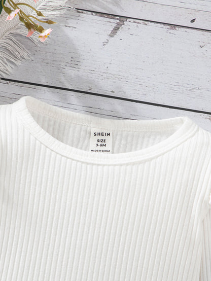 Blusa Com Babado Para Bebê Menina & Jardineira Com Estampa De Arco-íris