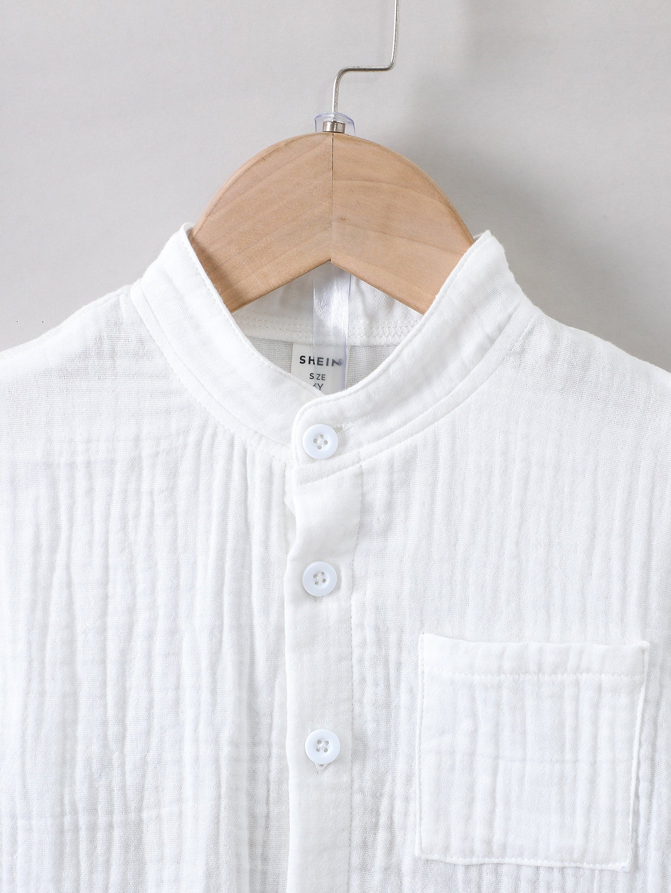 Conjunto Menino Branco Monocromático Férias Minimalista Ocasional Set Com Suporte Gola E Manga Regular Para Verão