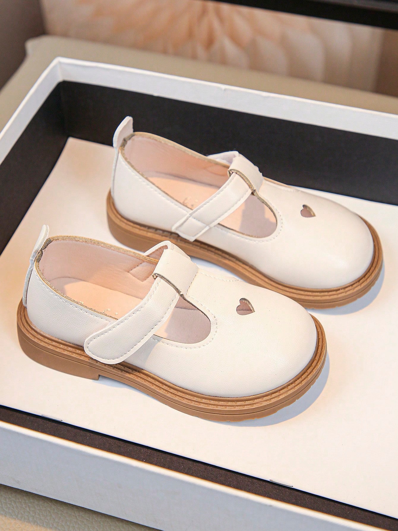 1 Par De Sapatos De Bebê Para Menina Bege Fashion Flat