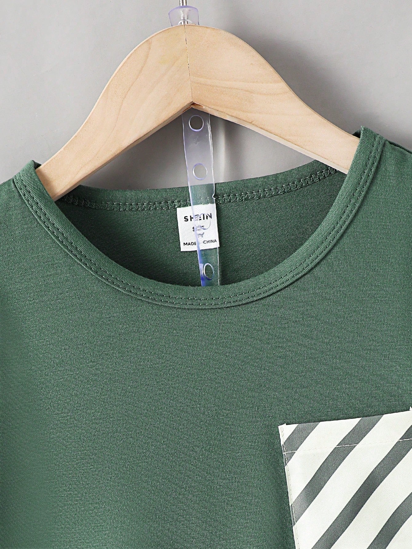 Conjunto De Camiseta De Manga Curta Simples Estilo Universitário E Calça Listrada Para Menino Jovem No Verão