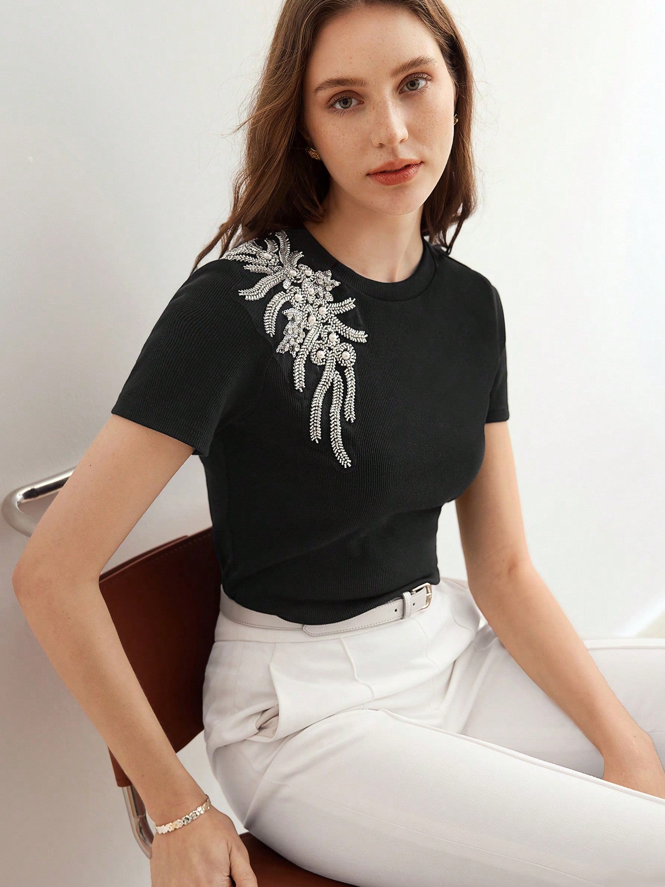 Camiseta Feminina Decorada Com Pérolas