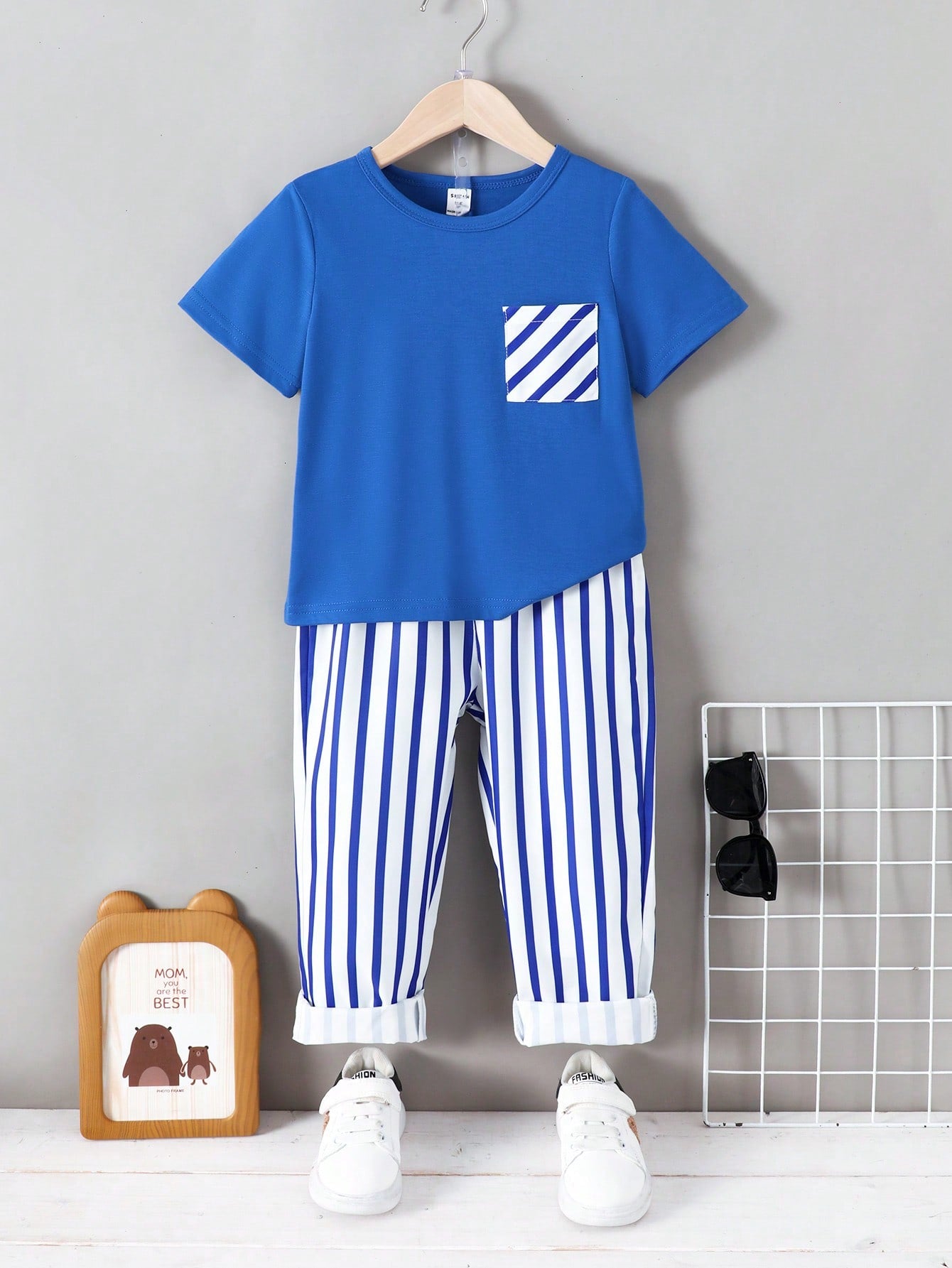 Conjunto De Camiseta De Manga Curta Simples Estilo Universitário E Calça Listrada Para Menino Jovem No Verão
