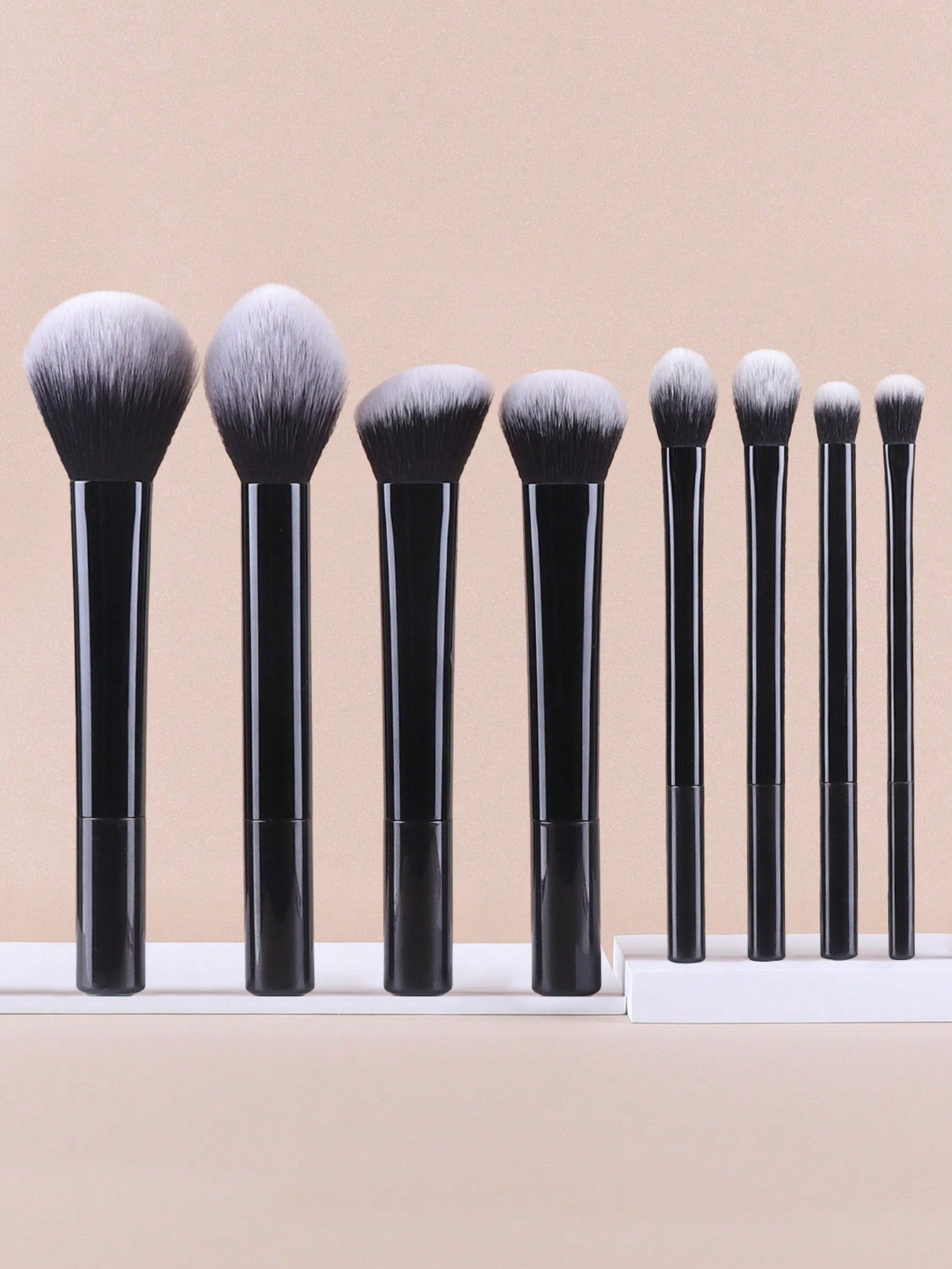 Conjunto de Pincéis de Maquiagem Multifuncionais com 8 peças, incluindo Puff, Pó, Blush, Base, Sombra, Esfumar e Contorno