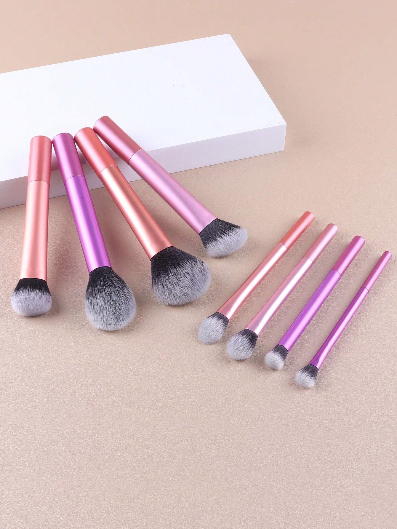 Conjunto de Pincéis de Maquiagem Multifuncionais com 8 peças, incluindo Puff, Pó, Blush, Base, Sombra, Esfumar e Contorno