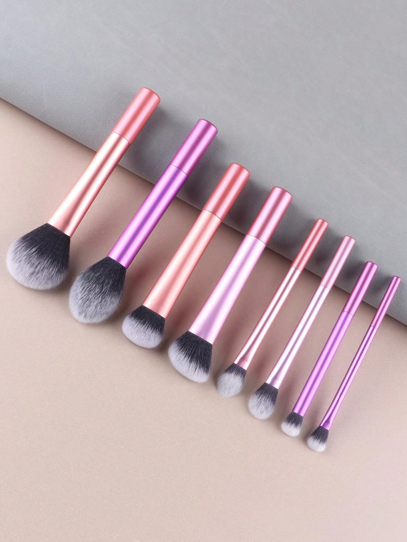 Conjunto de Pincéis de Maquiagem Multifuncionais com 8 peças, incluindo Puff, Pó, Blush, Base, Sombra, Esfumar e Contorno