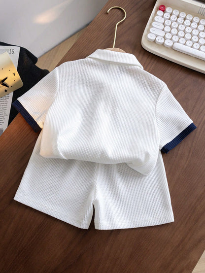 2 peças conjunto leve de cardigã de mangas curtas e shorts com bloco de cores para menino jovem, adequado para cena de rua e viagem, roupas de verão.