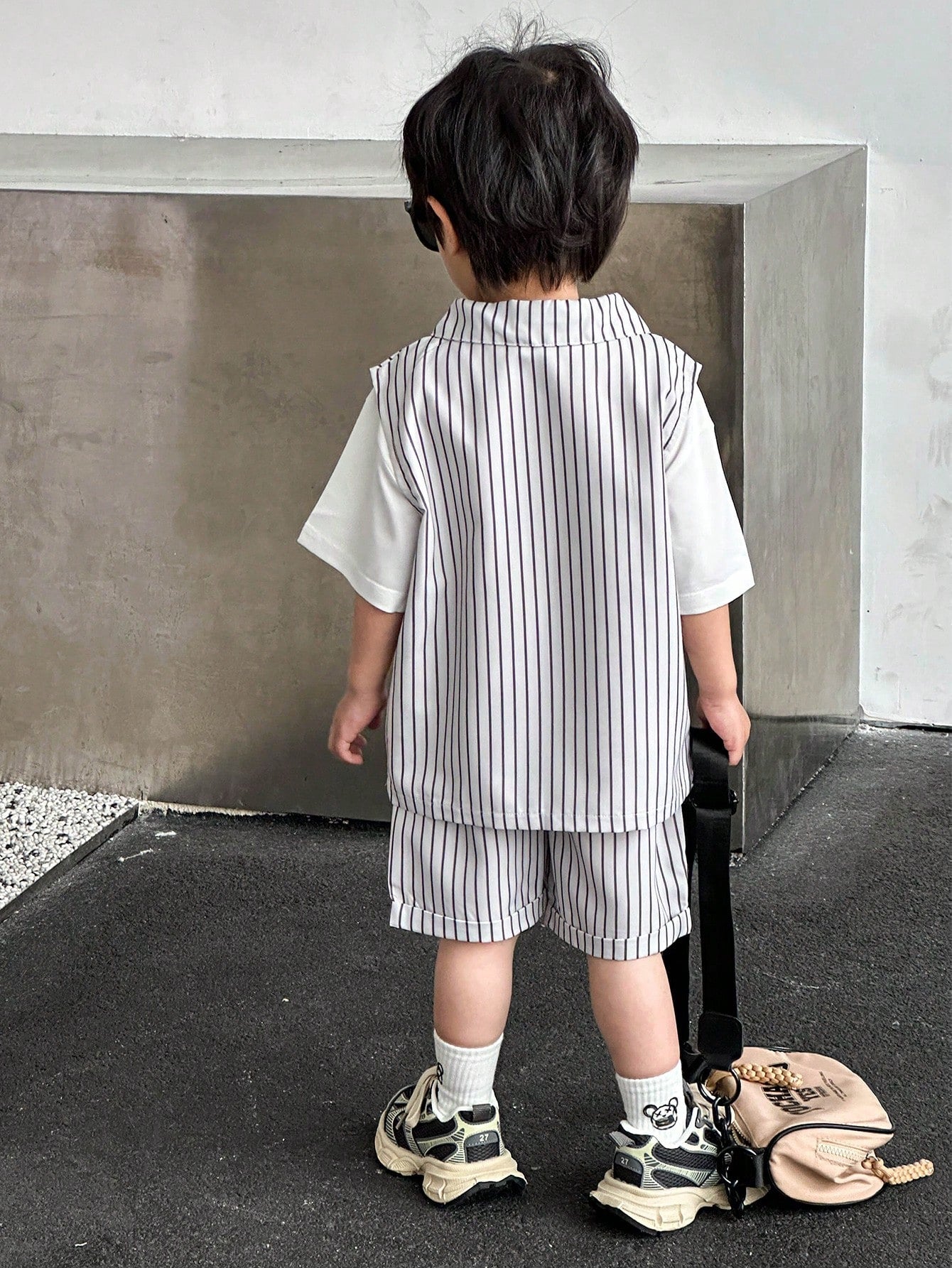 Genkimix Kids Conjunto de 2 peças para menino: Colete Listrado Casual de Zíper Meio Sem Mangas com Gola e Shorts, Adequado para Atividades ao Ar Livre no Verão