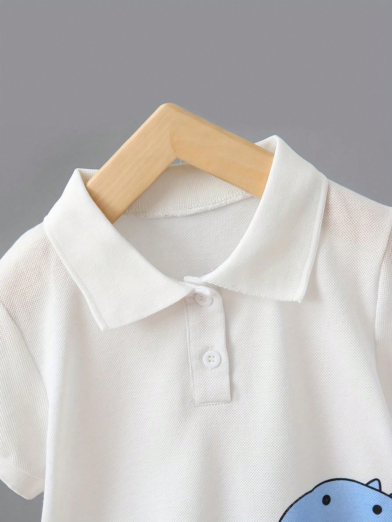 Conjunto de 2 peças de roupas casuais com Top polo de manga curta com estampa de dinossauro e calça curta sólida para meninos, na moda.