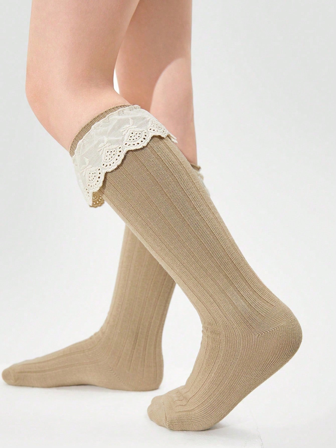 3 pares de Meias Infantis de cano alto simples com borda de renda e cores sólidas, adequadas para o uso diário doce e adorável de meninas.