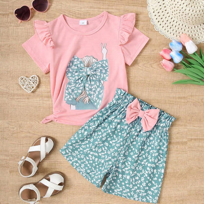 Conjunto de duas peças com camiseta de manga curta com estampa traseira de figura casual de verão para garota jovem   shorts com estampa floral.