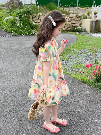 Vestido fofo com mangas bufantes e estampa floral de menina jovem para férias de verão com bainha de babados