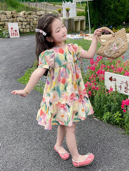 Vestido fofo com mangas bufantes e estampa floral de menina jovem para férias de verão com bainha de babados