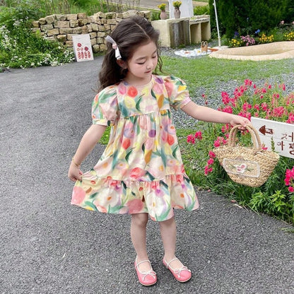 Vestido fofo com mangas bufantes e estampa floral de menina jovem para férias de verão com bainha de babados