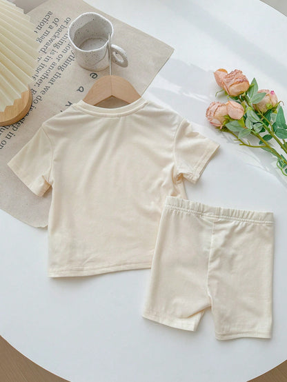 Conjunto Verão para Bebê Menina – Camiseta Manga Curta e Shorts com Estampa Floral