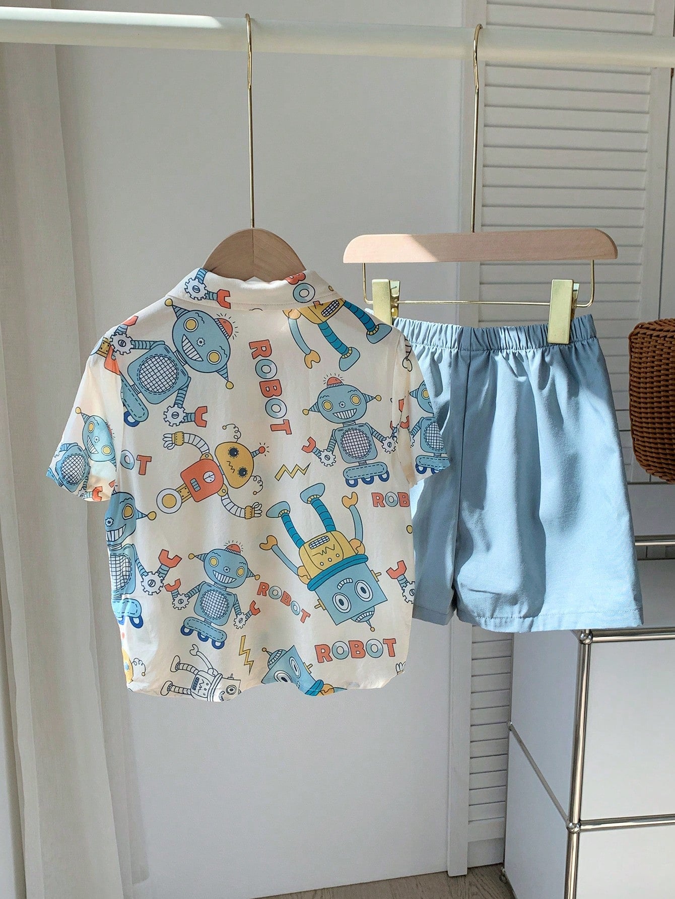 2 peças Conjunto de Cardigan com Gola e Shorts de Manga Curta com Padrão de Robô Cartonado para Menino(a) Jovem, Adequado para Viagens, Escola, Primavera e Verão