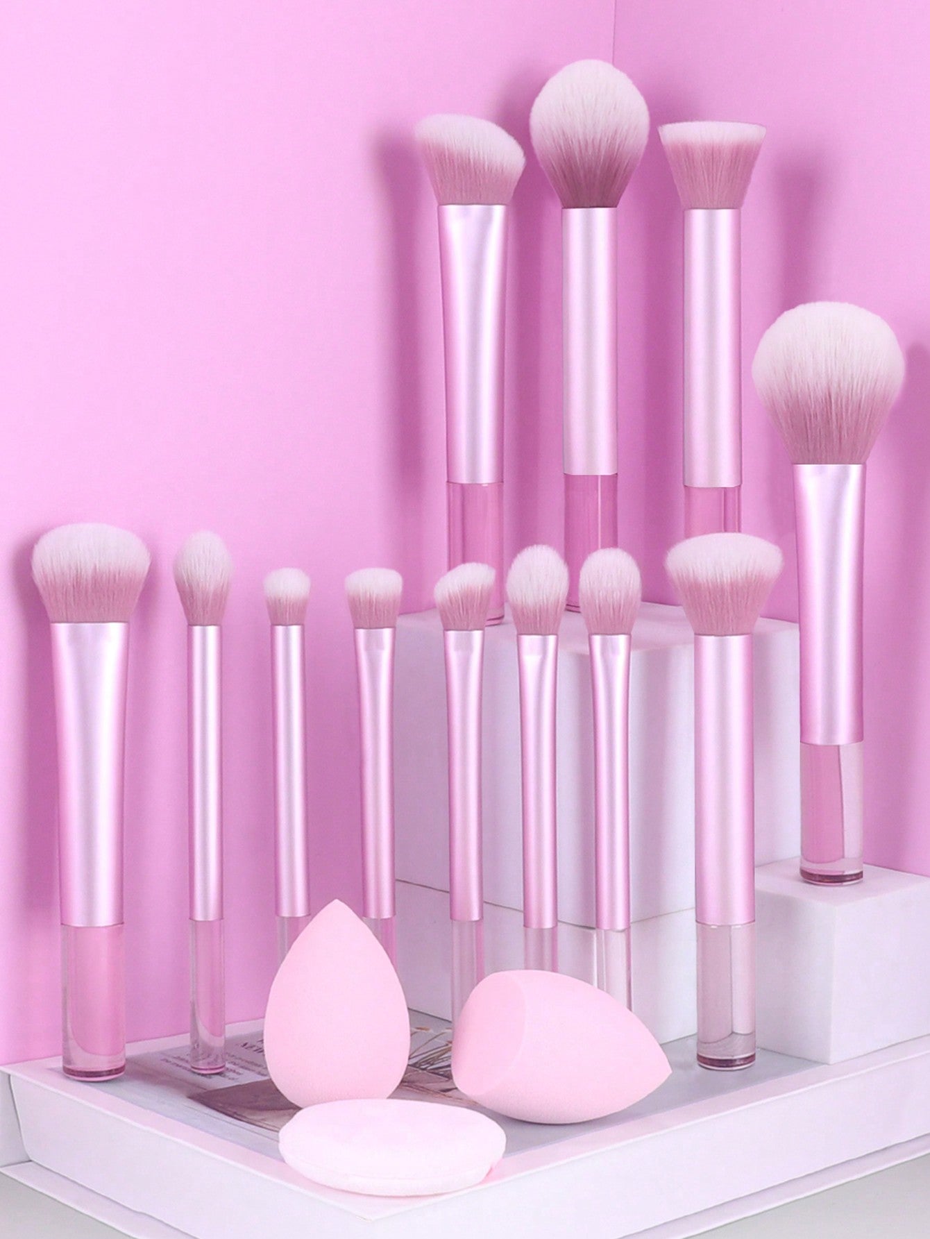Conjunto de Pincéis de Maquiagem Multifuncionais com 8 peças, incluindo Puff, Pó, Blush, Base, Sombra, Esfumar e Contorno