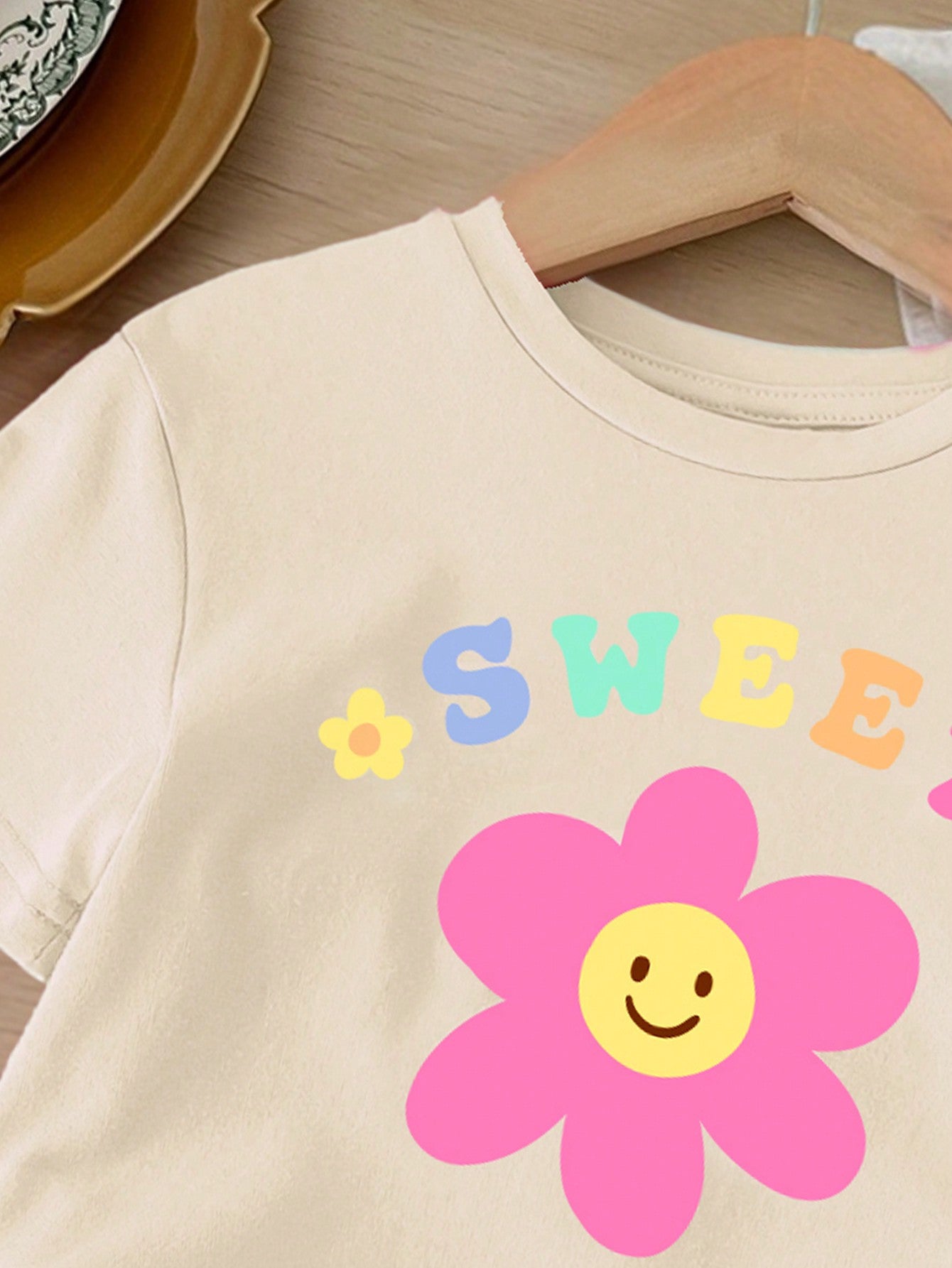 Conjunto Verão para Bebê Menina – Camiseta Manga Curta e Shorts com Estampa Floral