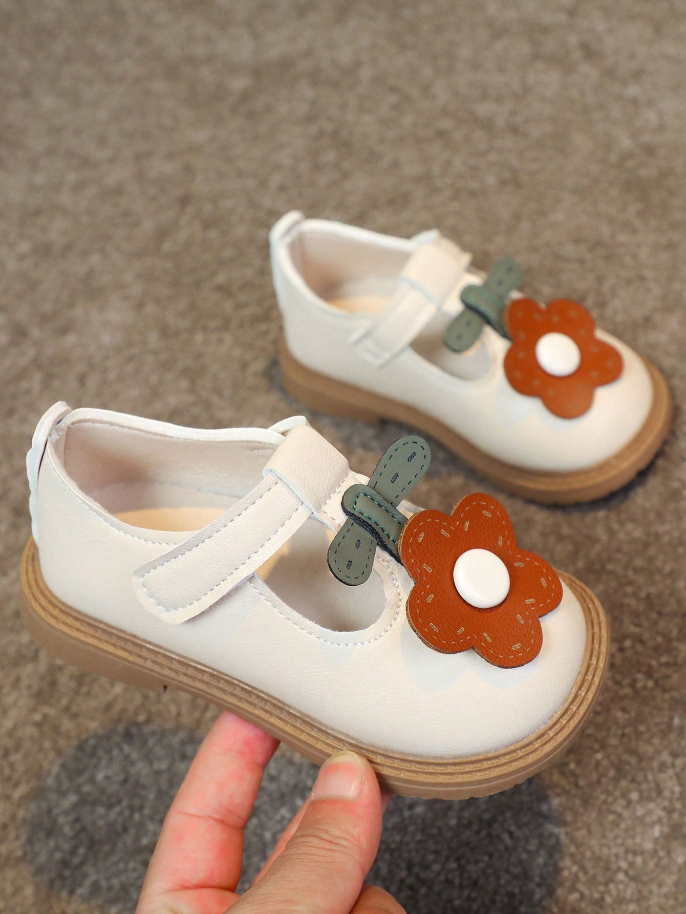 1 par de sapatos rasos de boca de flor de PU para meninas de estilo bonito, adequados para uso diário ao ar livre na primavera e outono