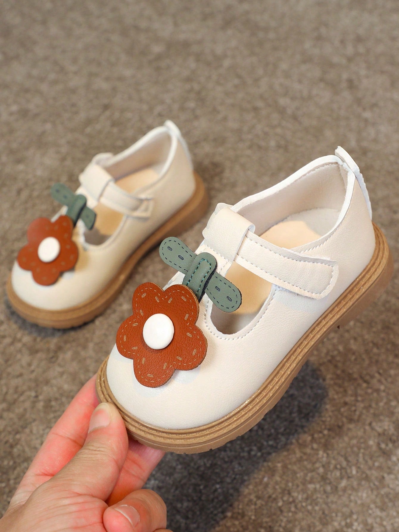 1 par de sapatos rasos de boca de flor de PU para meninas de estilo bonito, adequados para uso diário ao ar livre na primavera e outono
