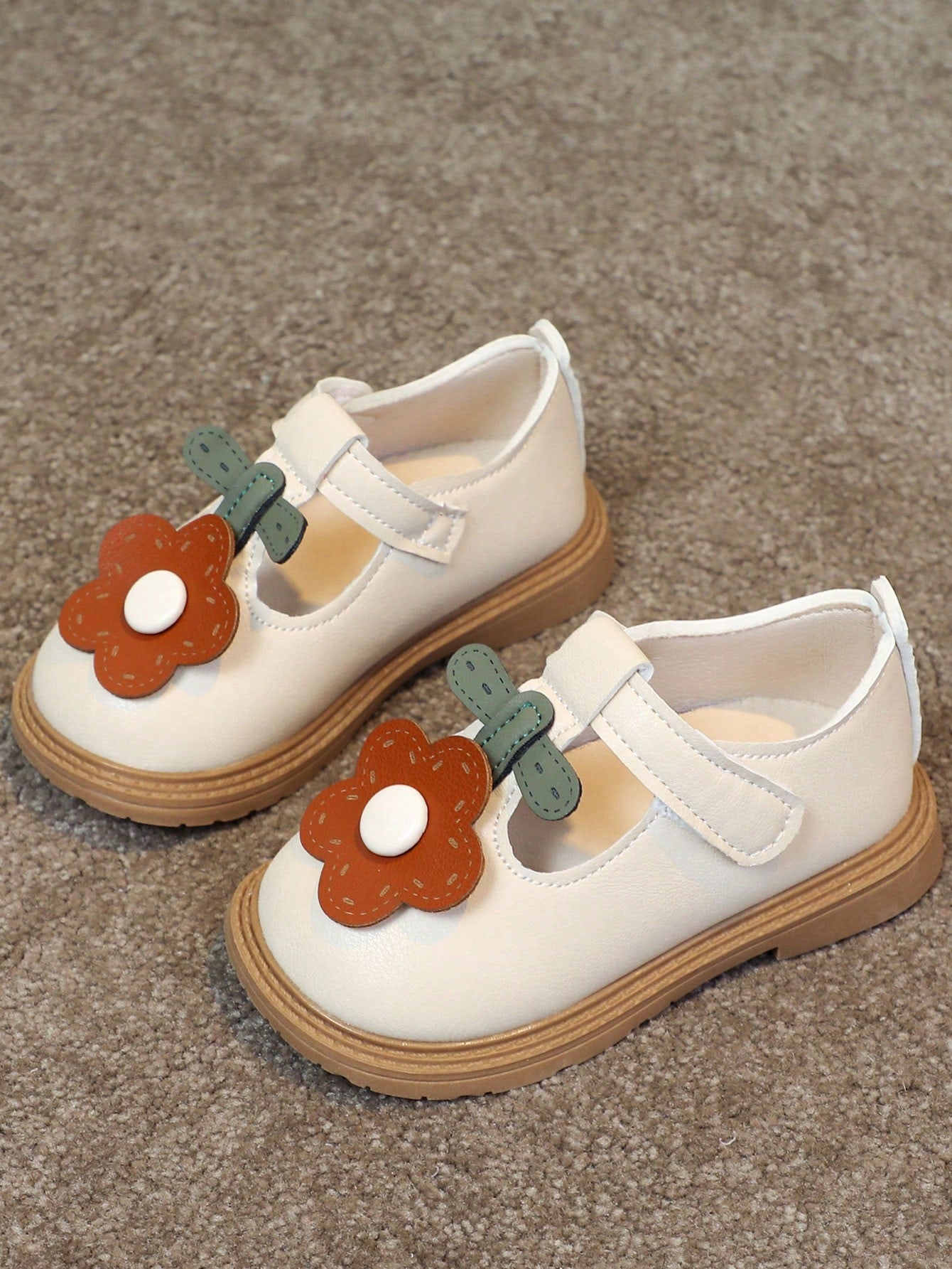 1 par de sapatos rasos de boca de flor de PU para meninas de estilo bonito, adequados para uso diário ao ar livre na primavera e outono