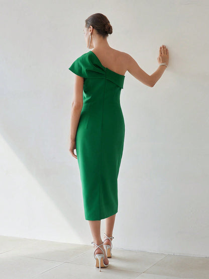 VESTIDO MIDI SLIM FIT COM DETALHE DE LAÇO GRANDE DE UM OMBRO ÚNICO