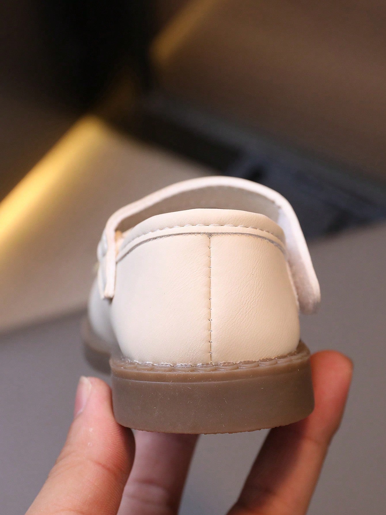1 Par de Sapatos Planos de Couro Bordados para Bebês Meninas, Sola Macia e Anti-Derrapante