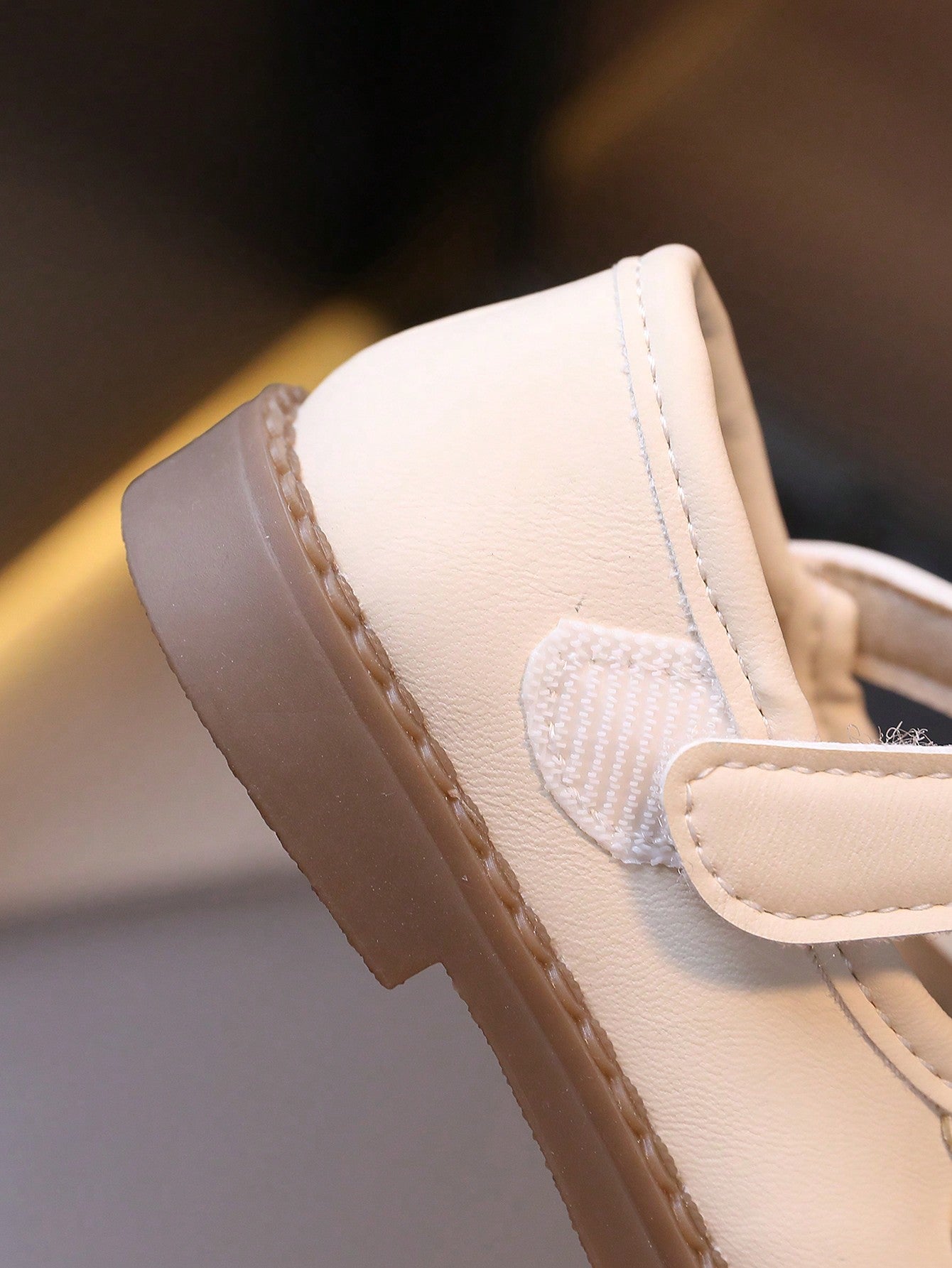 1 Par de Sapatos Planos de Couro Bordados para Bebês Meninas, Sola Macia e Anti-Derrapante