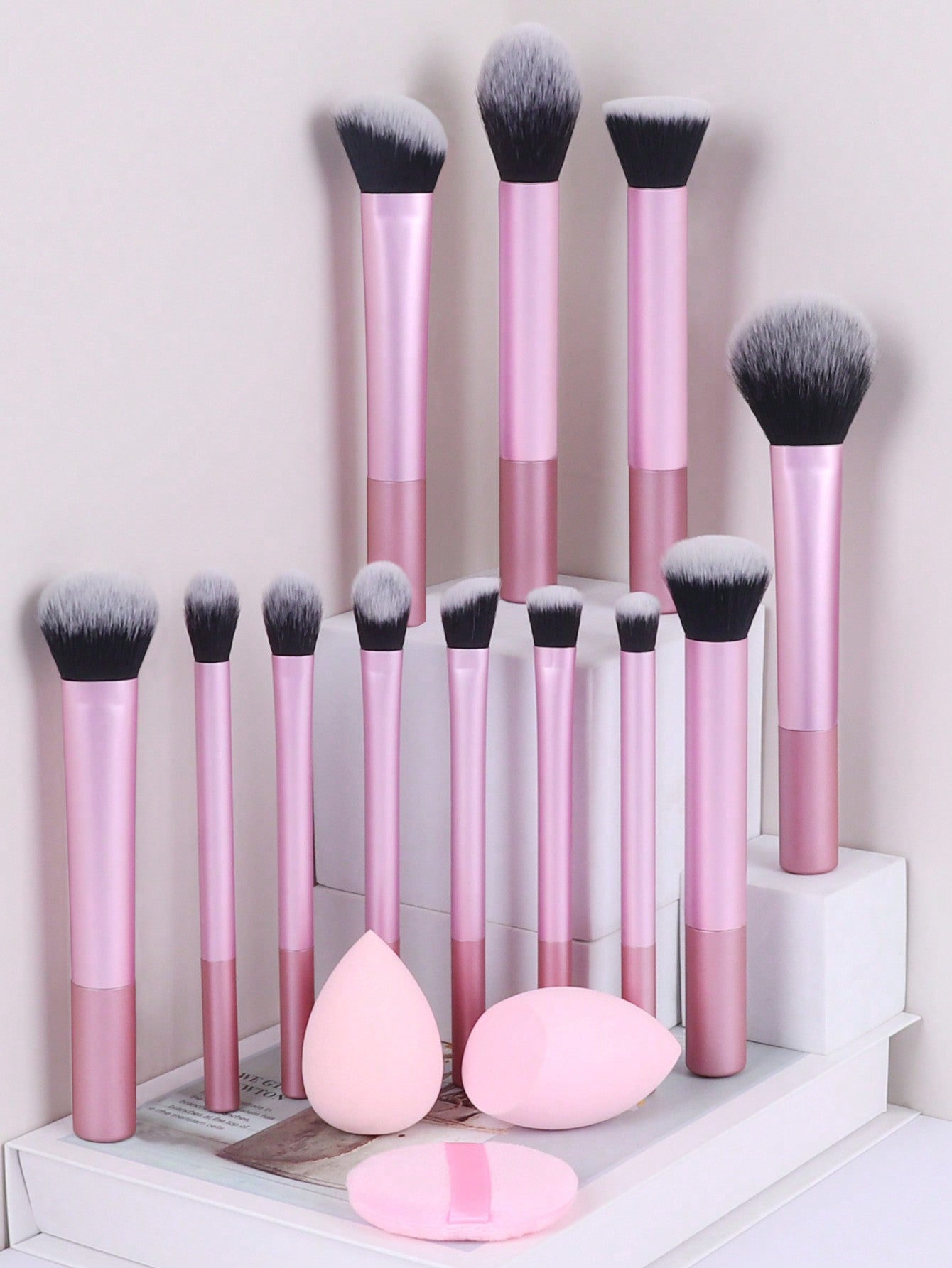 Conjunto de Pincéis de Maquiagem Multifuncionais com 8 peças, incluindo Puff, Pó, Blush, Base, Sombra, Esfumar e Contorno