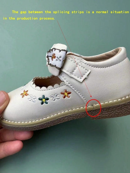 1 Par de Sapatos para Meninas com laço, sola leve e macia.
