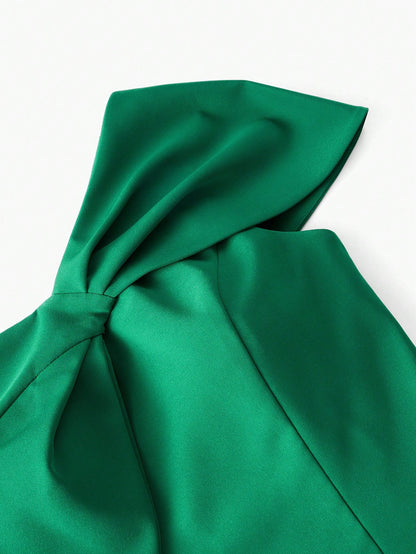 VESTIDO MIDI SLIM FIT COM DETALHE DE LAÇO GRANDE DE UM OMBRO ÚNICO