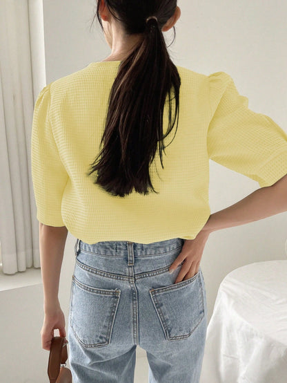 Blusa Feminina de Manga Curta com Botões e Gola Redonda, Moda, Solta e Confortável, Amarelo Claro