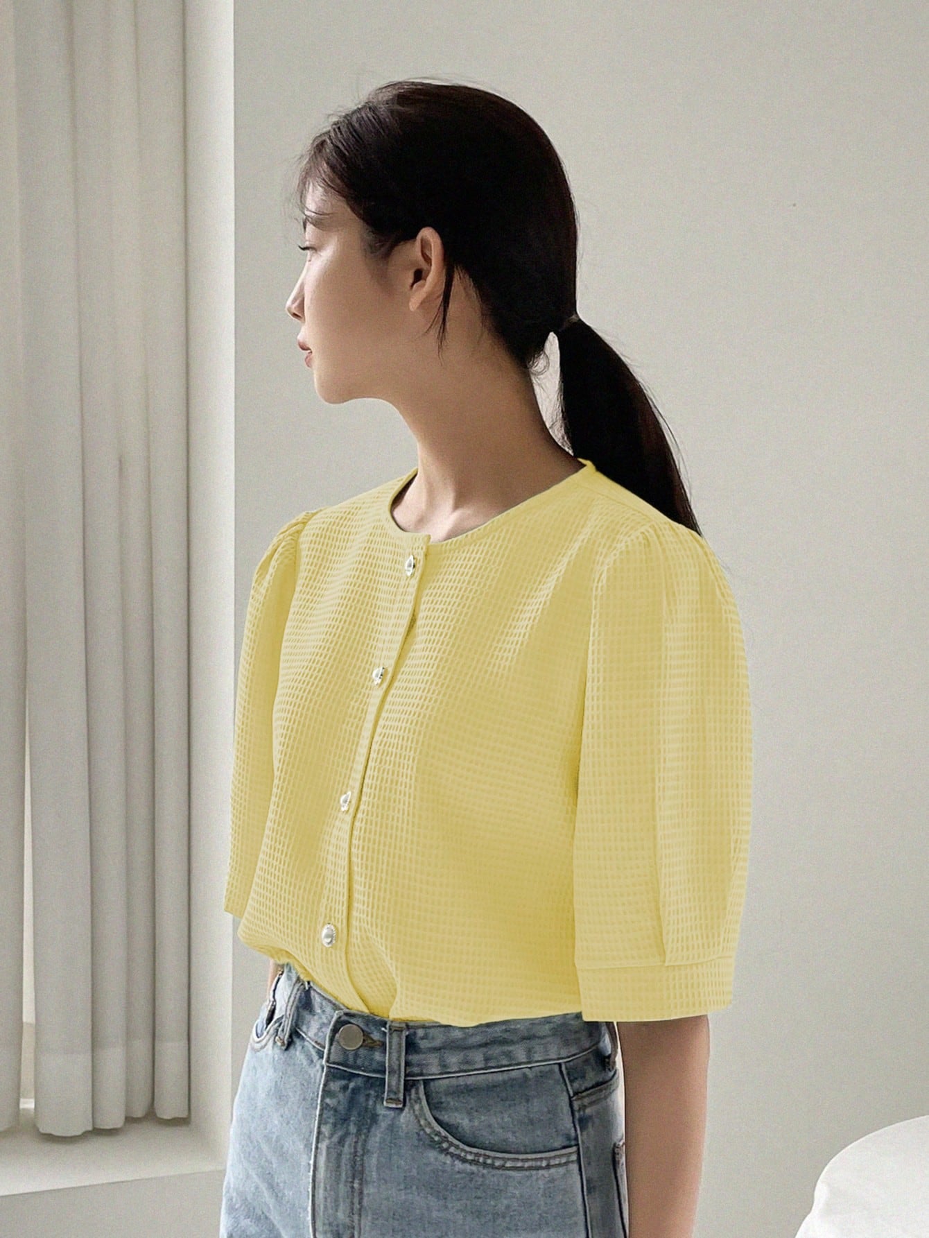 Blusa Feminina de Manga Curta com Botões e Gola Redonda, Moda, Solta e Confortável, Amarelo Claro