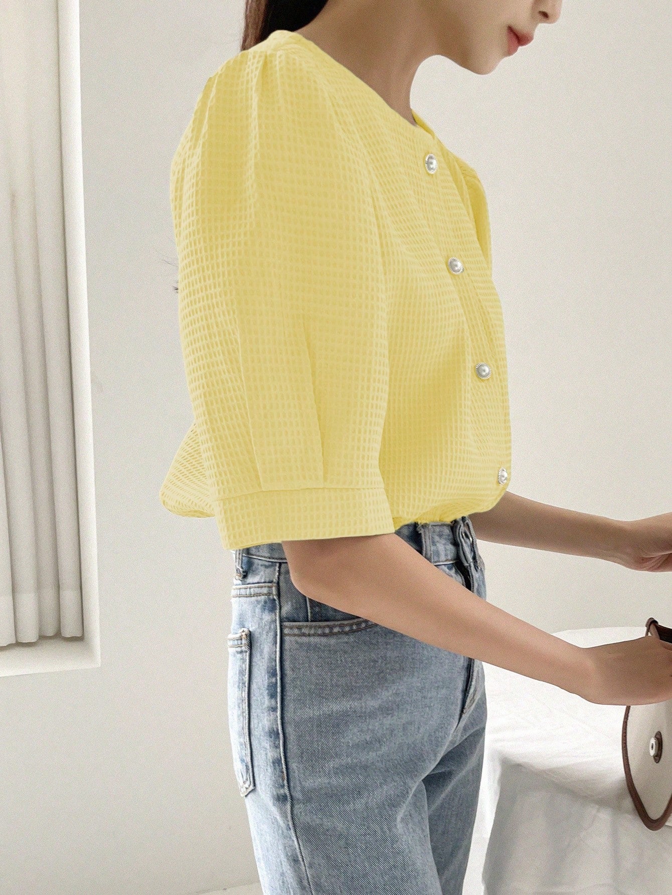 Blusa Feminina de Manga Curta com Botões e Gola Redonda, Moda, Solta e Confortável, Amarelo Claro