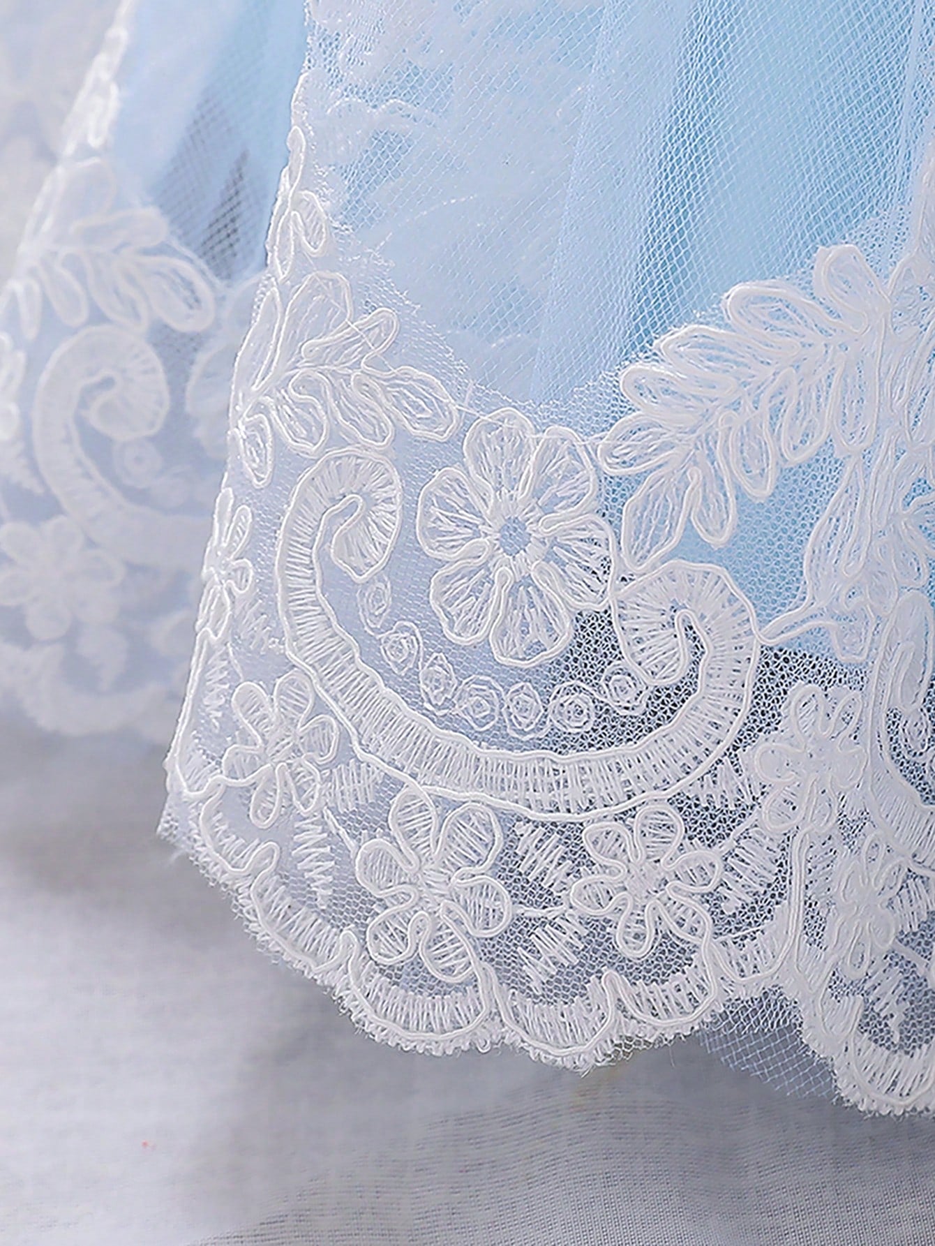 Vestido de Daminha de Honra Encantador com Decoração de Laço e Tule nas Costas, Adequado para Casamento, Festa, Evento de Aniversário