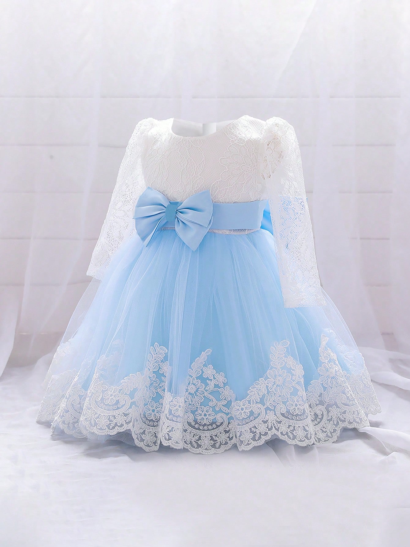 Vestido de Daminha de Honra Encantador com Decoração de Laço e Tule nas Costas, Adequado para Casamento, Festa, Evento de Aniversário