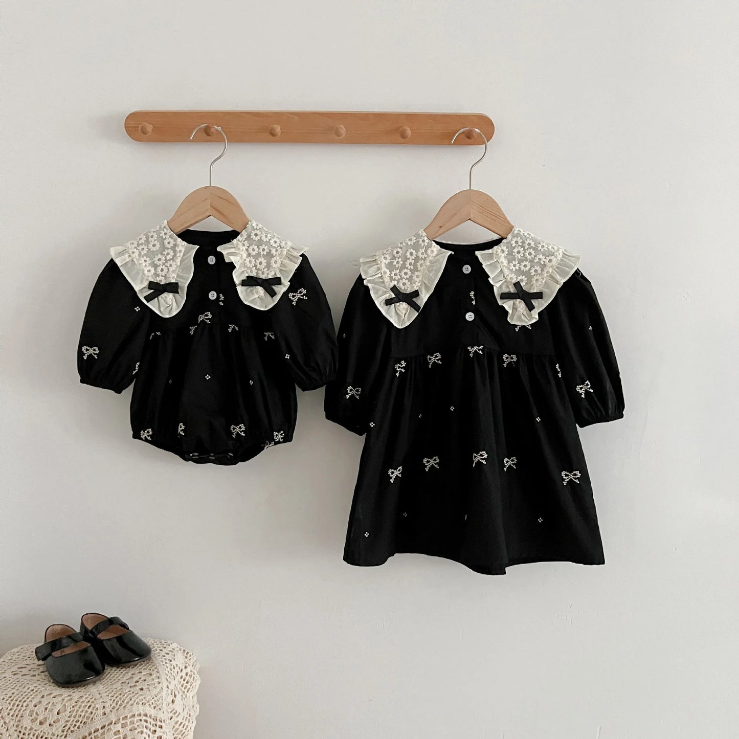 Vestido ou Romper Bordado e com Laços / Baby Girls Long Sleeve Sweet Embroider Sisters Rompers Spring Autumn Kids Baby Girls Children Clothes Dress
