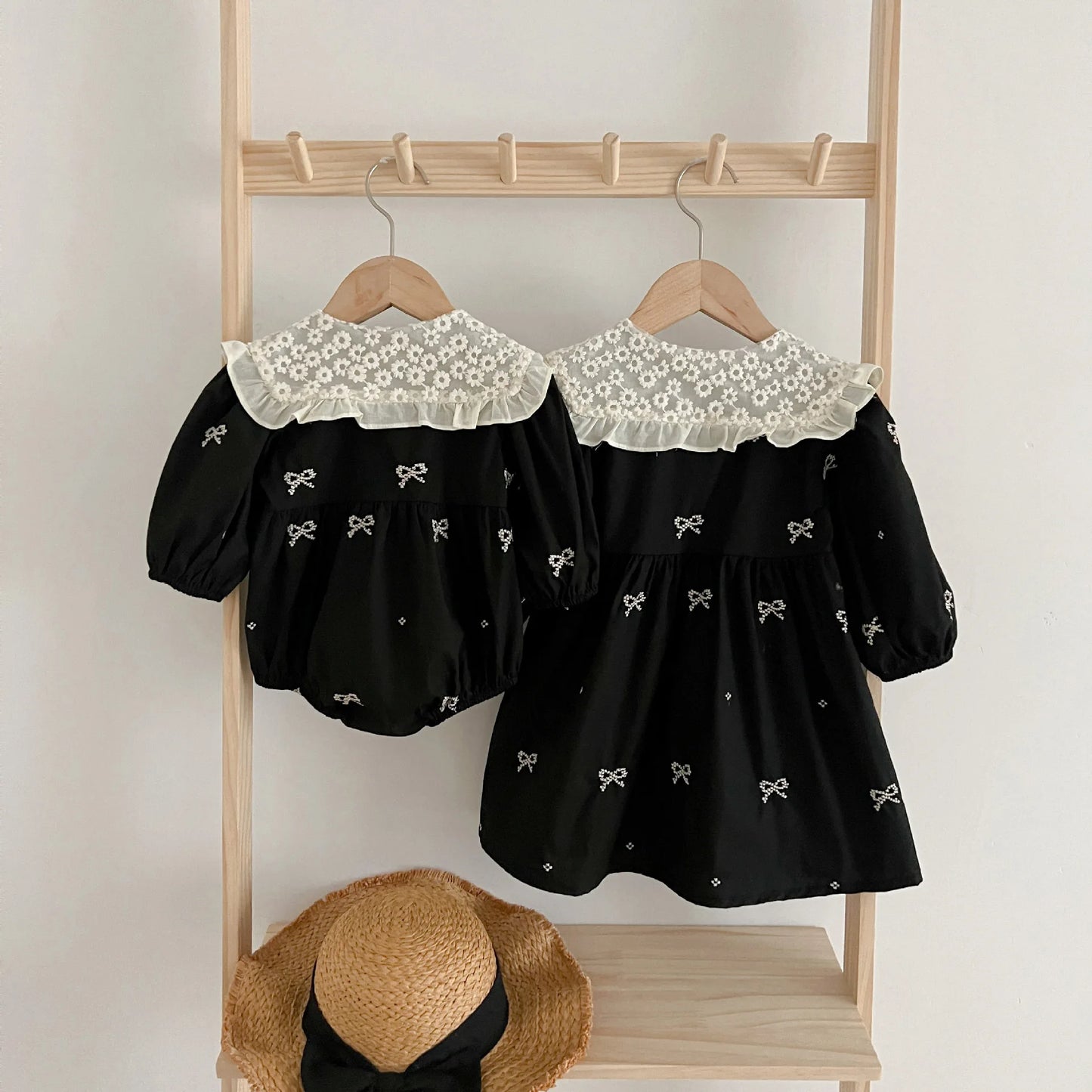 Vestido ou Romper Bordado e com Laços / Baby Girls Long Sleeve Sweet Embroider Sisters Rompers Spring Autumn Kids Baby Girls Children Clothes Dress